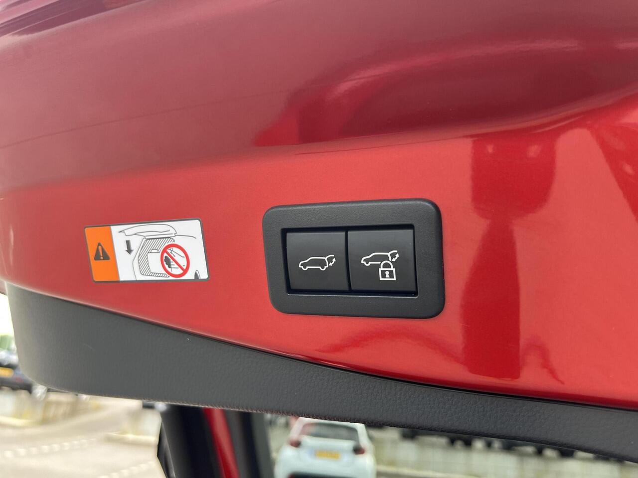 Toyota C-HR 1.8 Hybrid 140 First Edition | Navigatie | Apple CarPlay/Android auto | Achteruitrijcamera | Elektrisch achterklep