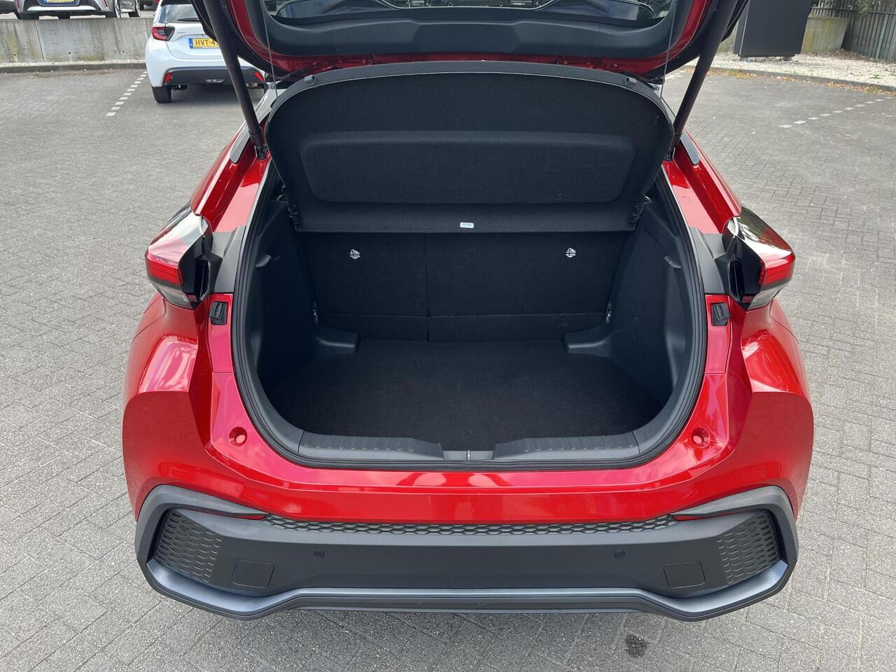 Toyota C-HR 1.8 Hybrid 140 First Edition | Navigatie | Apple CarPlay/Android auto | Achteruitrijcamera | Elektrisch achterklep