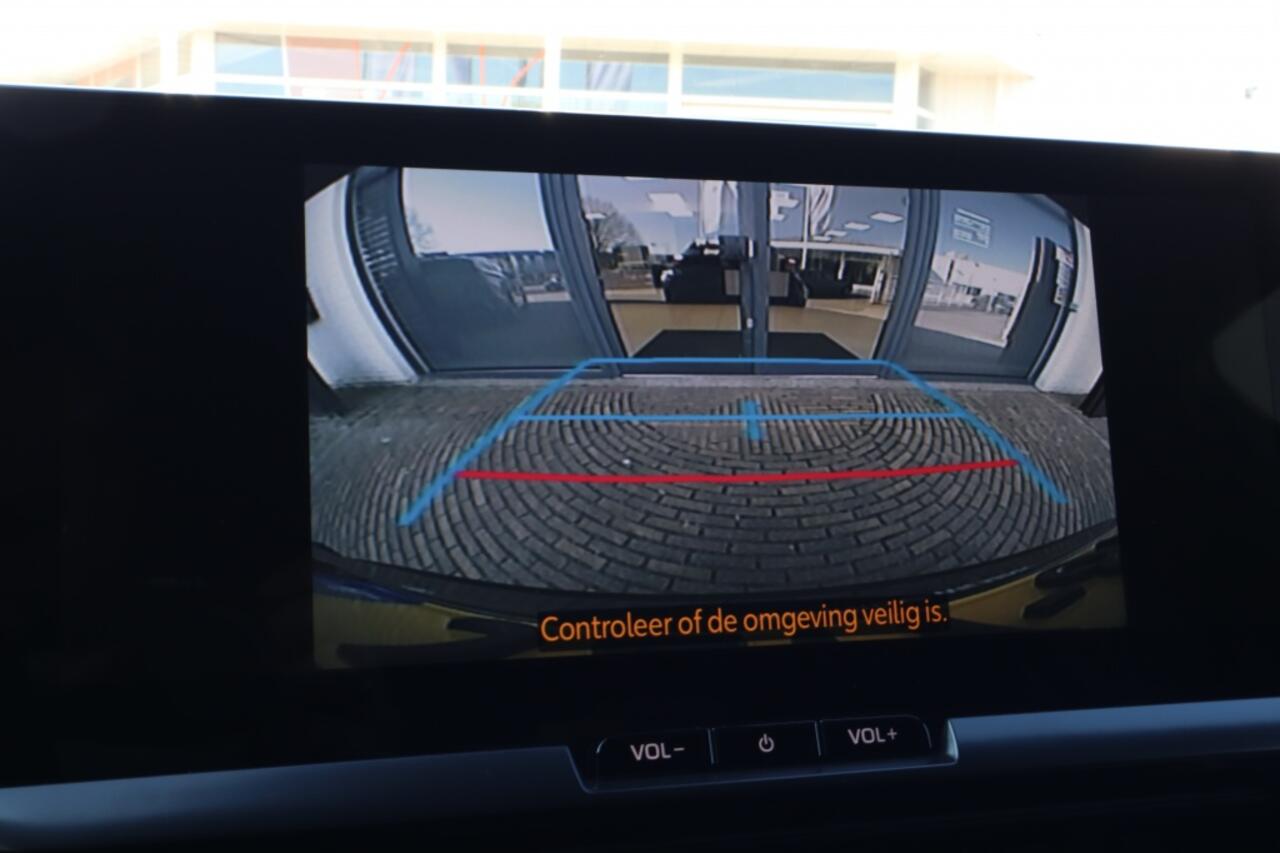 Toyota C-HR 1.8 Hybrid 140 Dynamic Electr a-klep | Dodehoek | Stuur en stoel