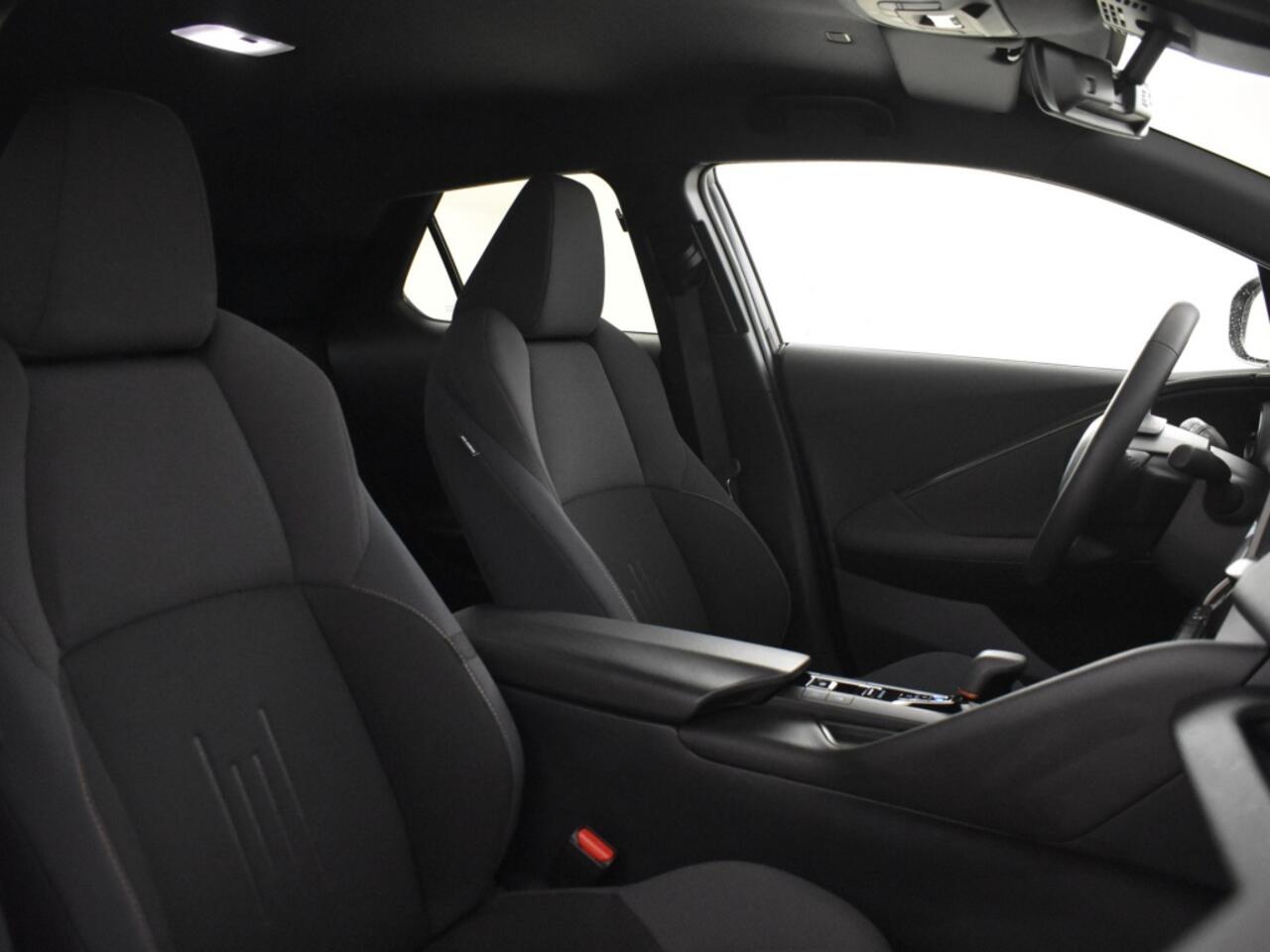 Toyota C-HR 1.8 Hybrid 140 Style Bi Tone | Elektrische A. Klep | Blindspot