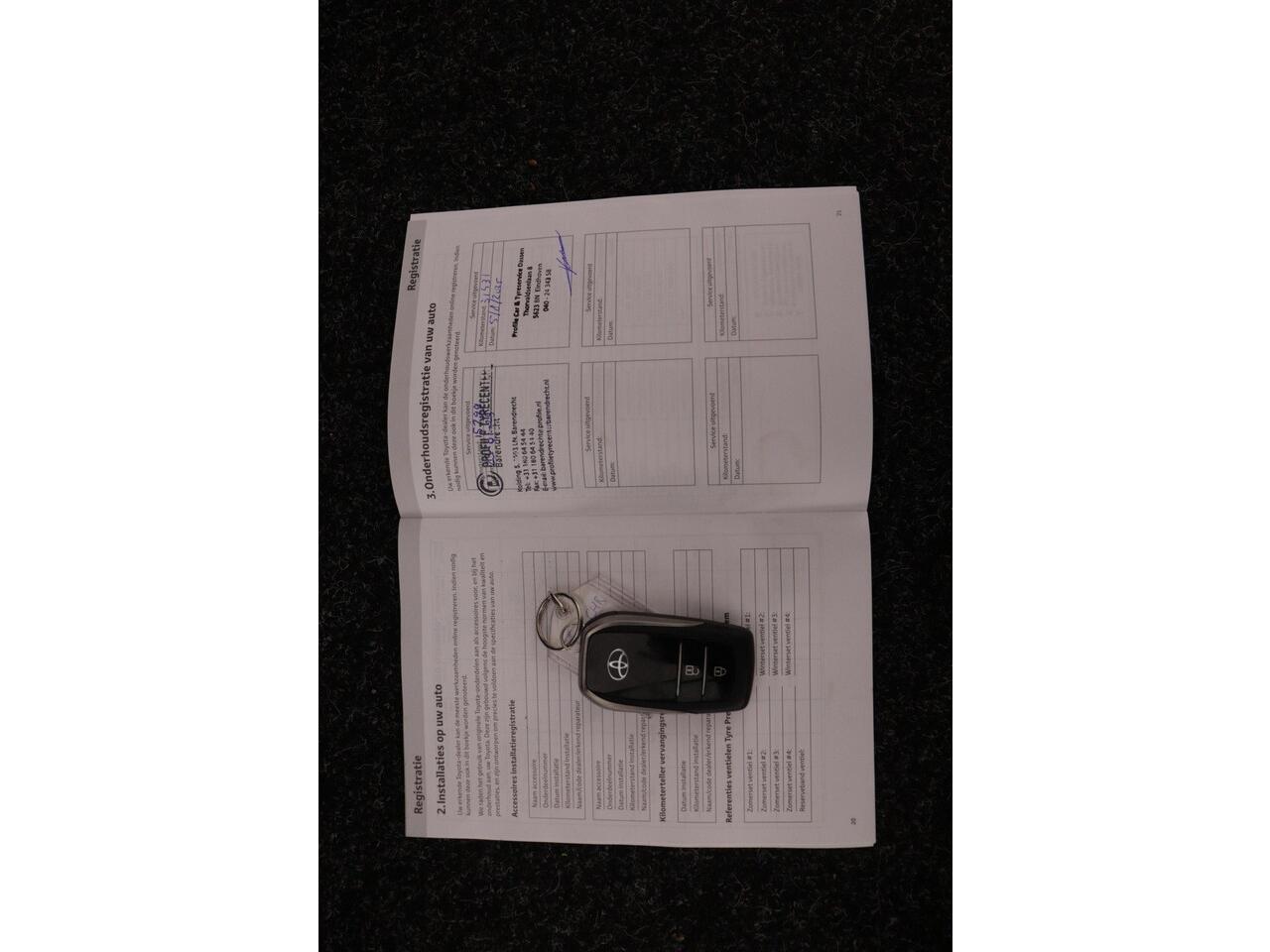 Toyota C-HR 1.8 Hybrid 140 Active | Parkeercamera | Climate control | Apple Carplay/Android Auto |