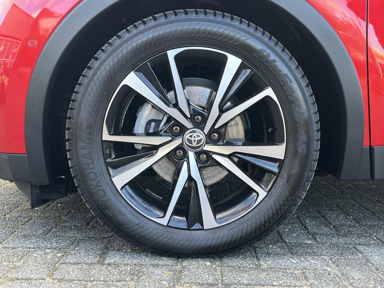 Toyota C-HR 1.8 Hybrid 140 First Edition | Trekhaak | Navigatie | Elektrische klep | Camera's rondom|