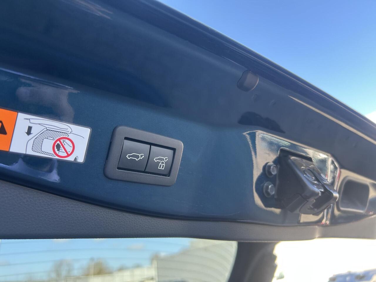 Toyota C-HR 2.0 Plug-in Hybrid 220 First Edition