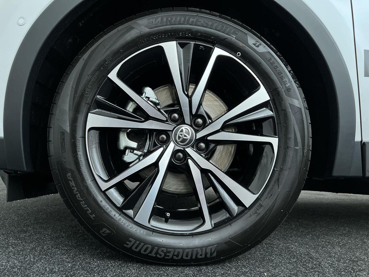 Toyota C-HR 2.0 Plug-in Hybrid 220 First Edition | Rijklaar |