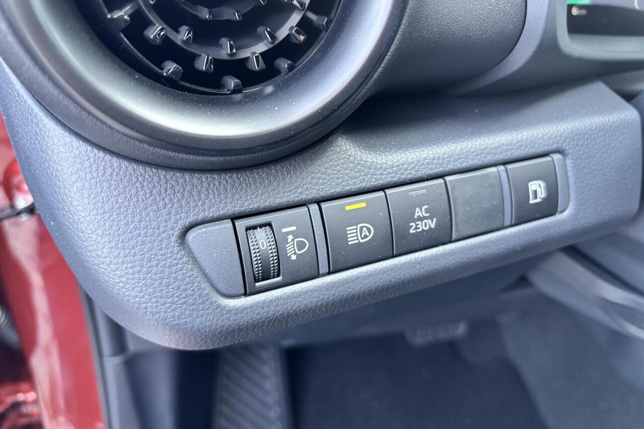 Toyota C-HR 2.0 Plug-in Hybrid 220 Dynamic Apple carplay, Android auto.