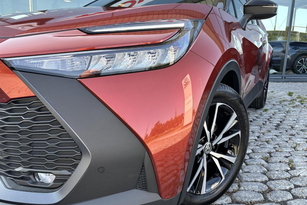 Toyota C-HR 2.0 Plug-in Hybrid 220 Dynamic Apple carplay, Android auto.