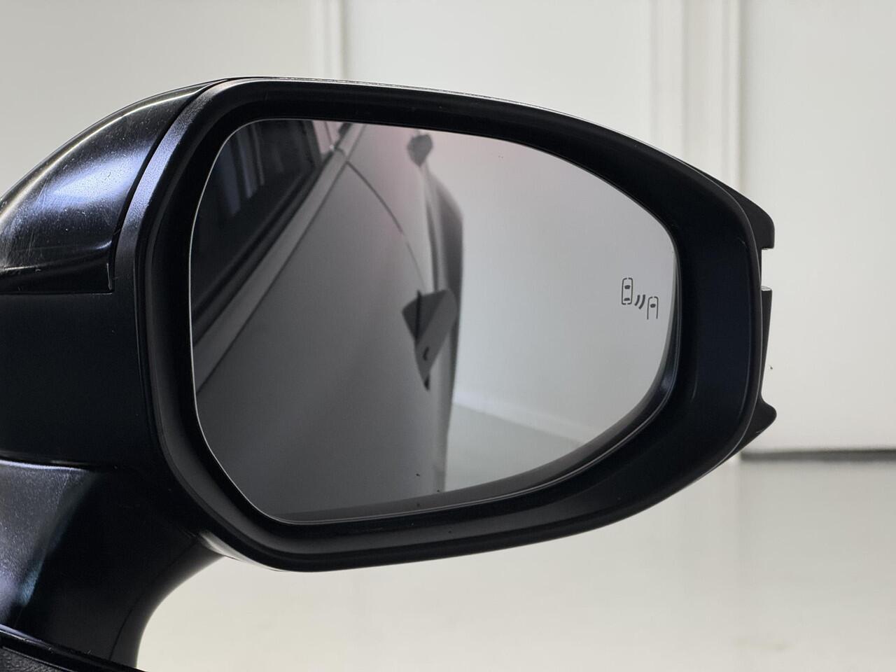 Toyota C-HR 2.0 Plug-in Hybrid 220 Dynamic | trekhaak afneembaar | LED | Dodehoeksensor | Carplay | Stoel/stuur verw. |