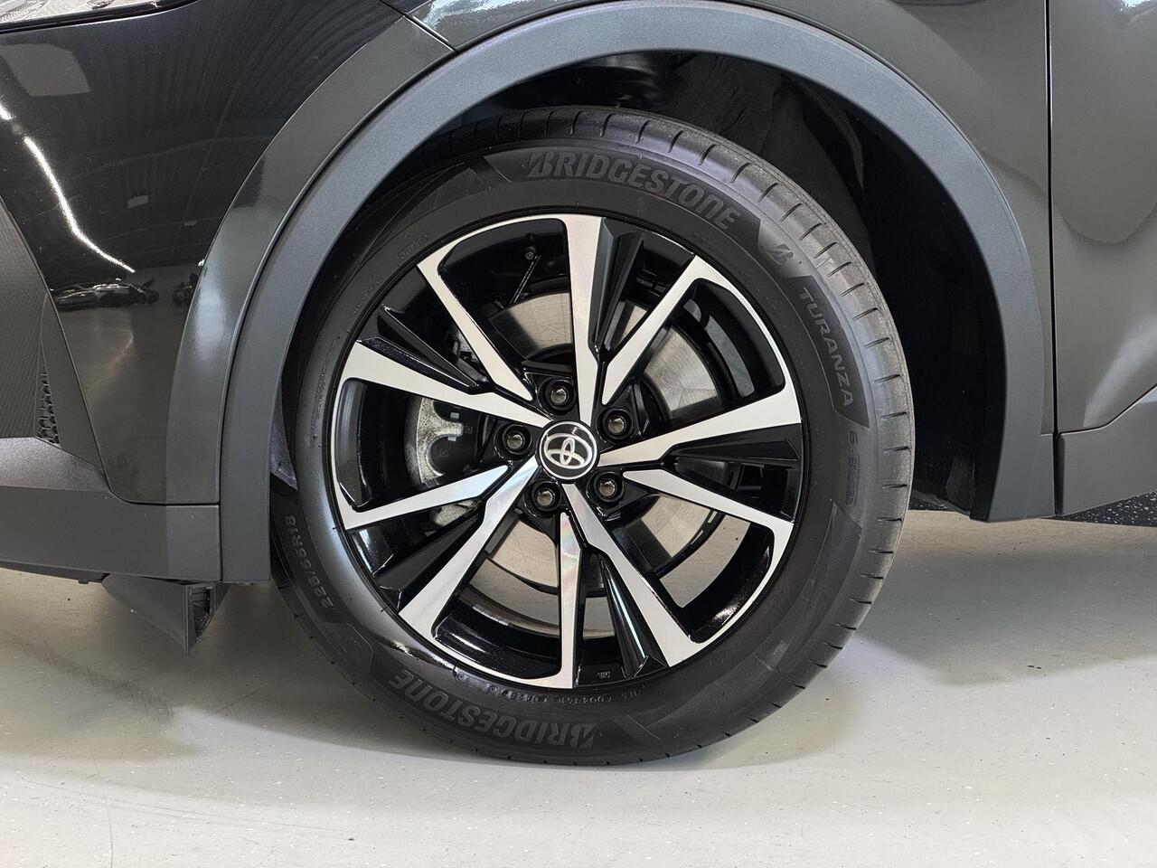 Toyota C-HR 2.0 Plug-in Hybrid 220 Dynamic | trekhaak afneembaar | LED | Dodehoeksensor | Carplay | Stoel/stuur verw. |