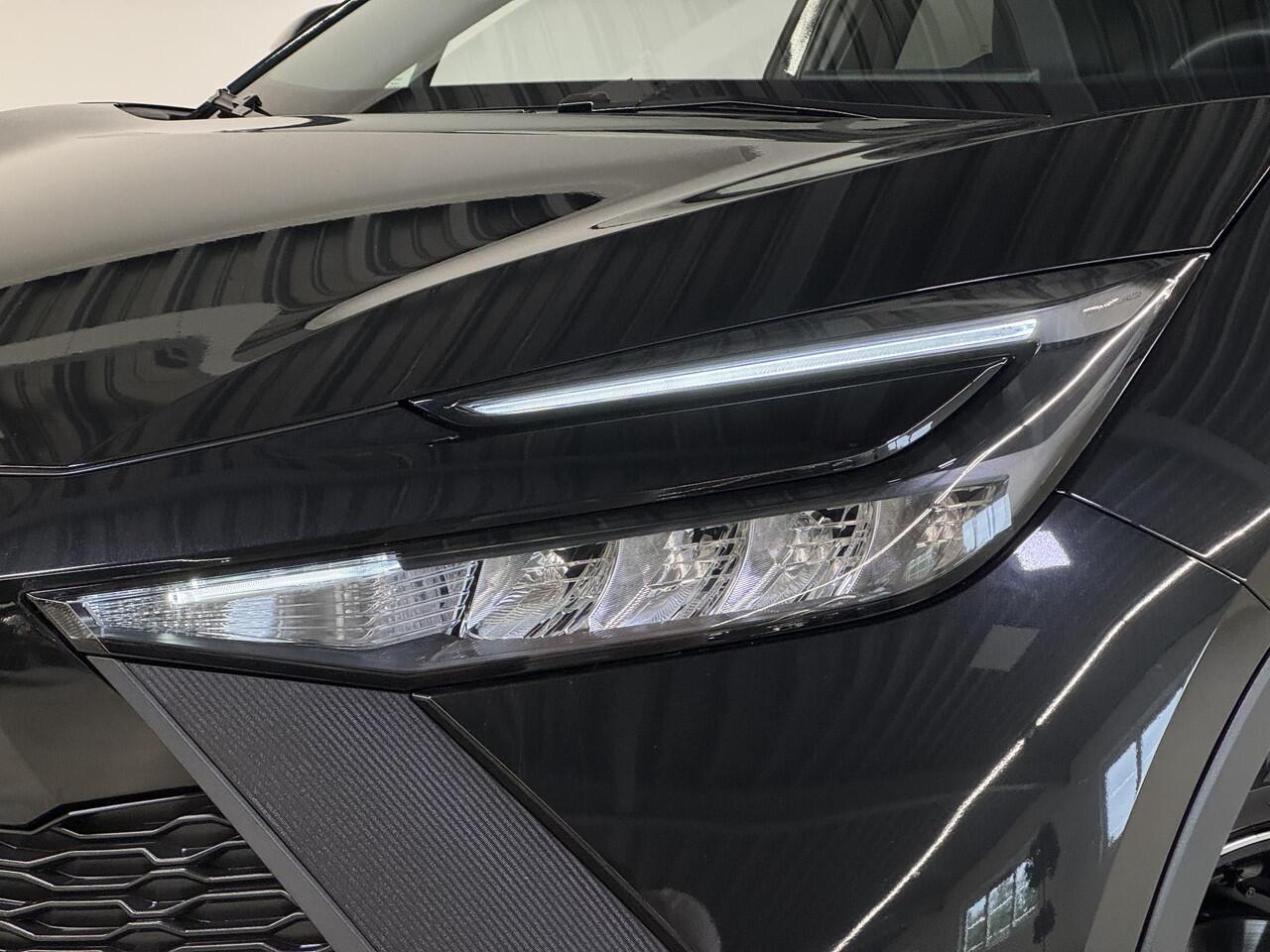 Toyota C-HR 2.0 Plug-in Hybrid 220 Dynamic | trekhaak afneembaar | LED | Dodehoeksensor | Carplay | Stoel/stuur verw. |