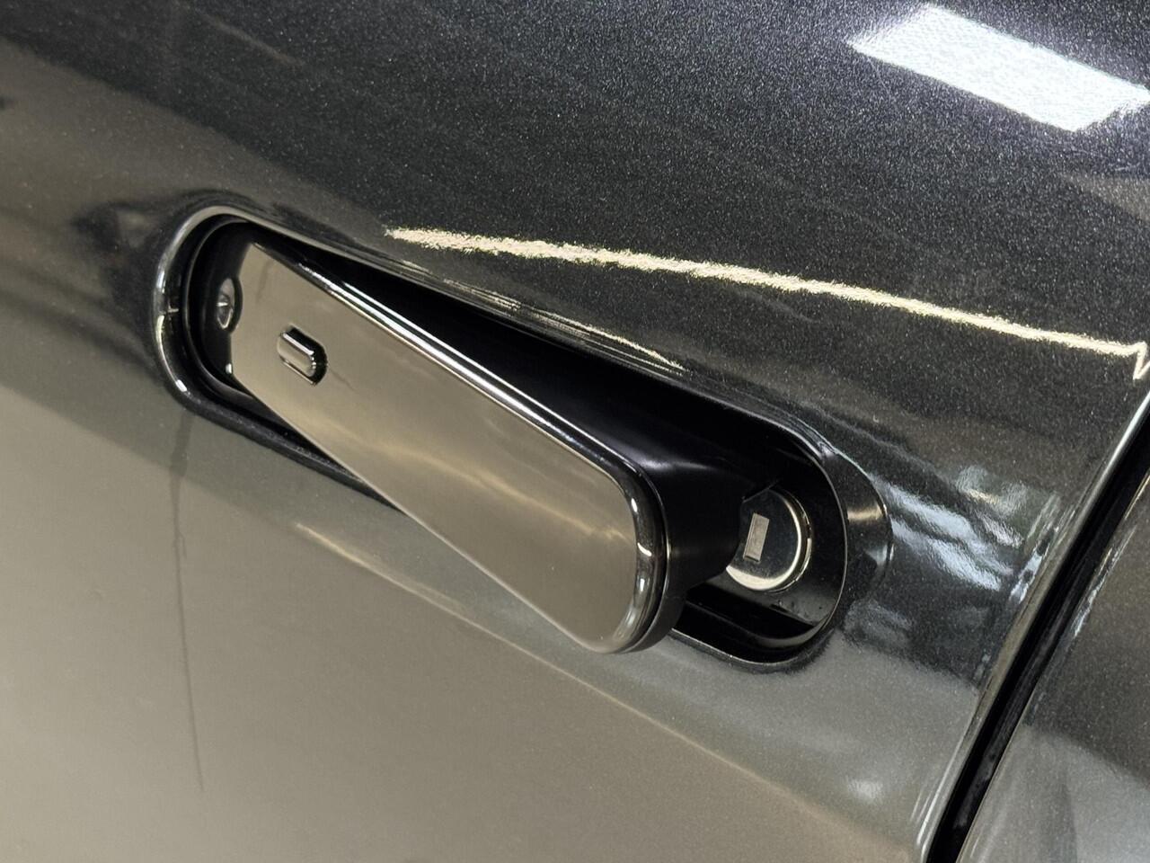 Toyota C-HR 2.0 Plug-in Hybrid 220 Dynamic | trekhaak afneembaar | LED | Dodehoeksensor | Carplay | Stoel/stuur verw. |