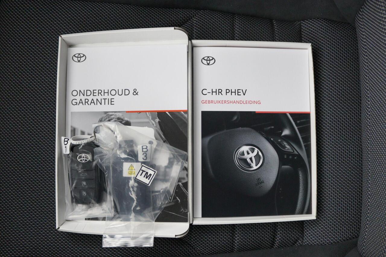 Toyota C-HR 2.0 Plug-in Hybrid 220 Executive | Nieuw uit voorraad leverbaar! | incl.Toyota Mania actiie T.W.V. ¤3500,-