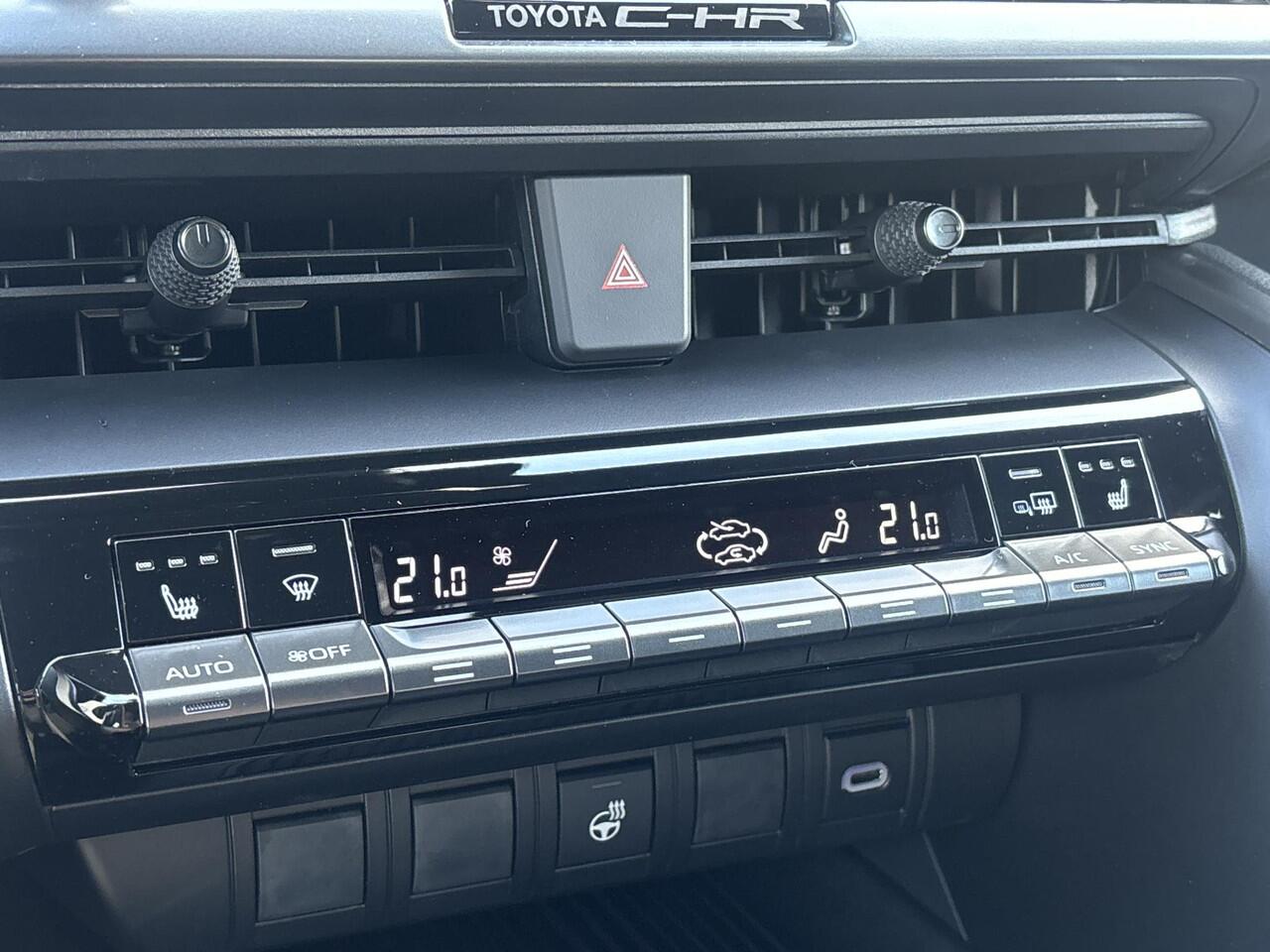 Toyota C-HR 2.0 Plug-in Hybrid 220 Dynamic | Toyota Mania Inruilactie | Op Voorraad |