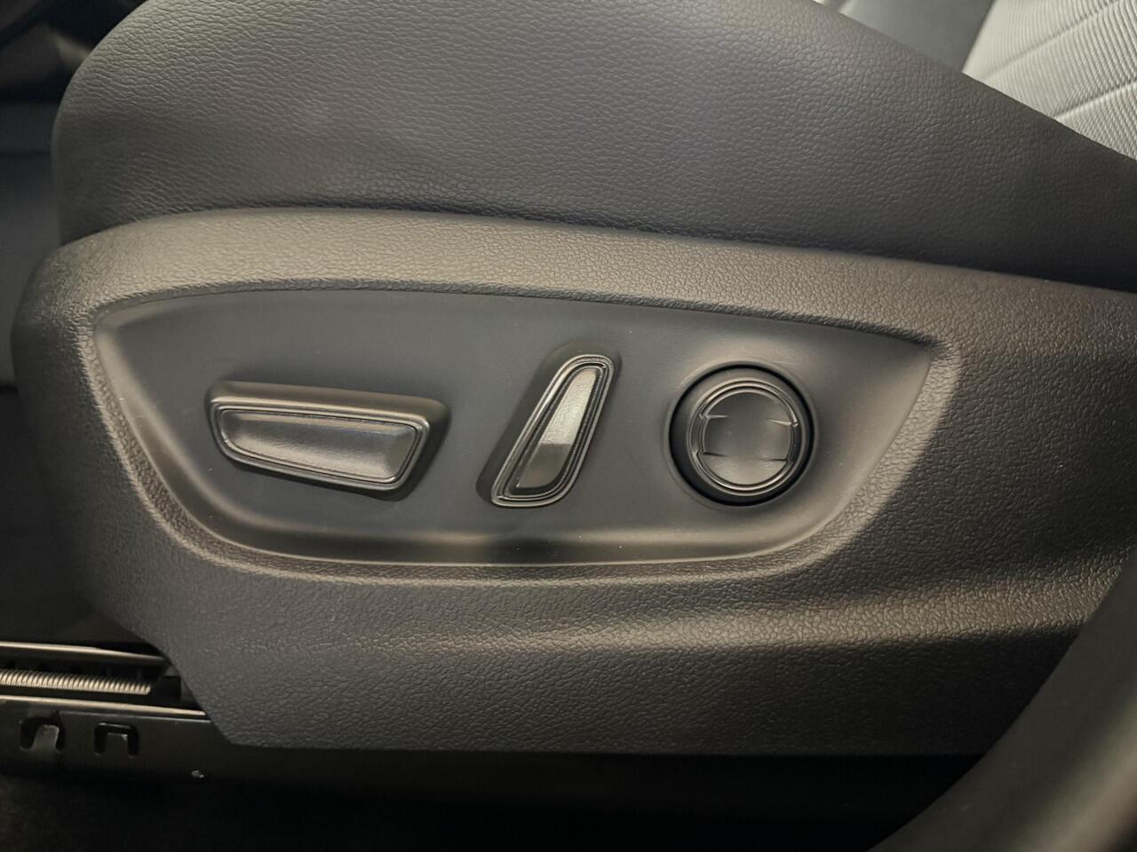 Toyota C-HR 2.0 Plug-in Hybrid 220 Executive **NIEUWE AUTO/ DIRECT LEVERBAAR**