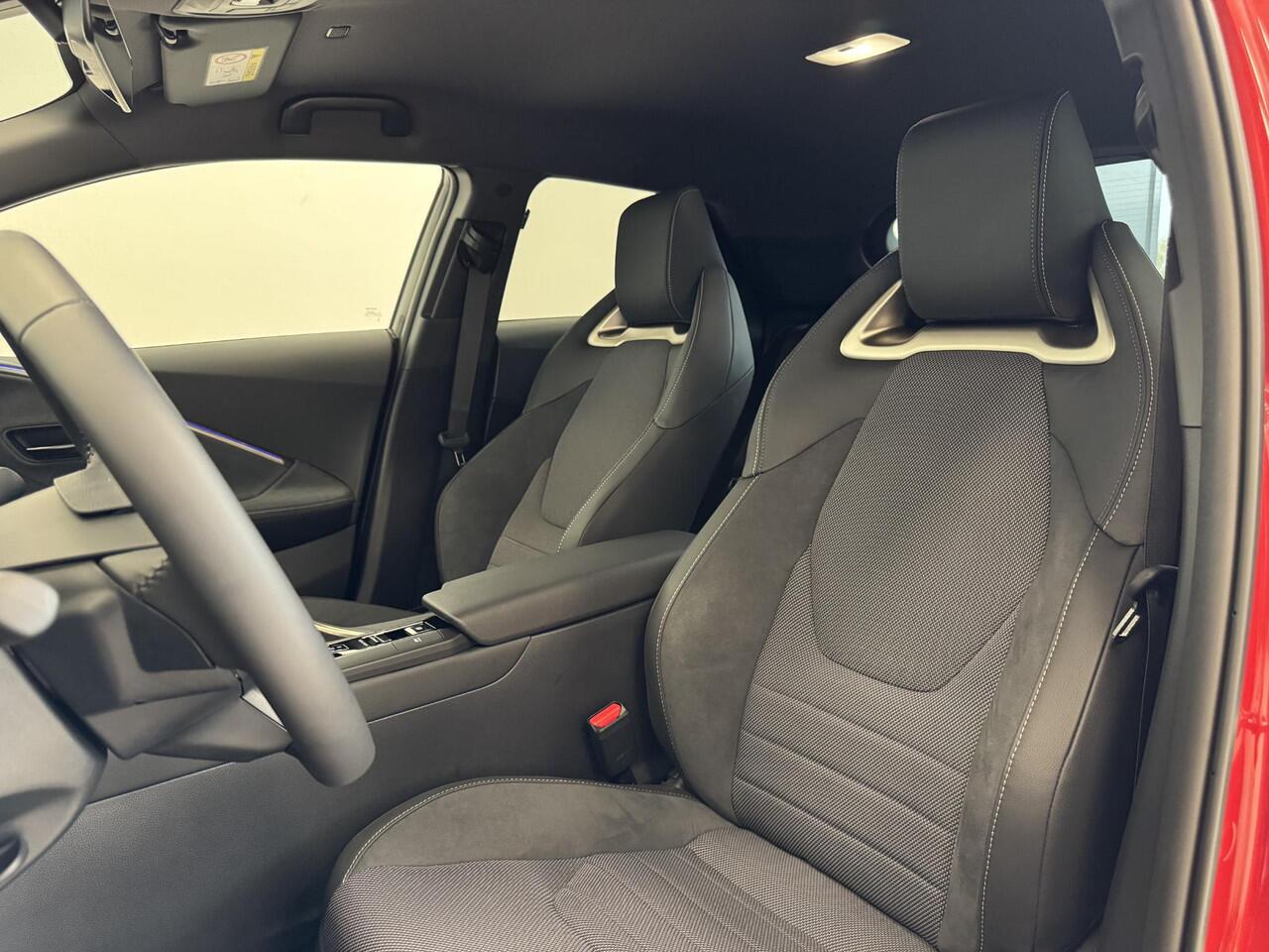 Toyota C-HR 1.8 Hybrid 140 Executive | JBL-audio | PDC rondom | Bi-tone |