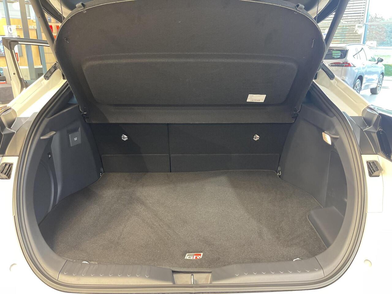 Toyota C-HR 2.0 Plug-in Hybrid 220 GR SPORT