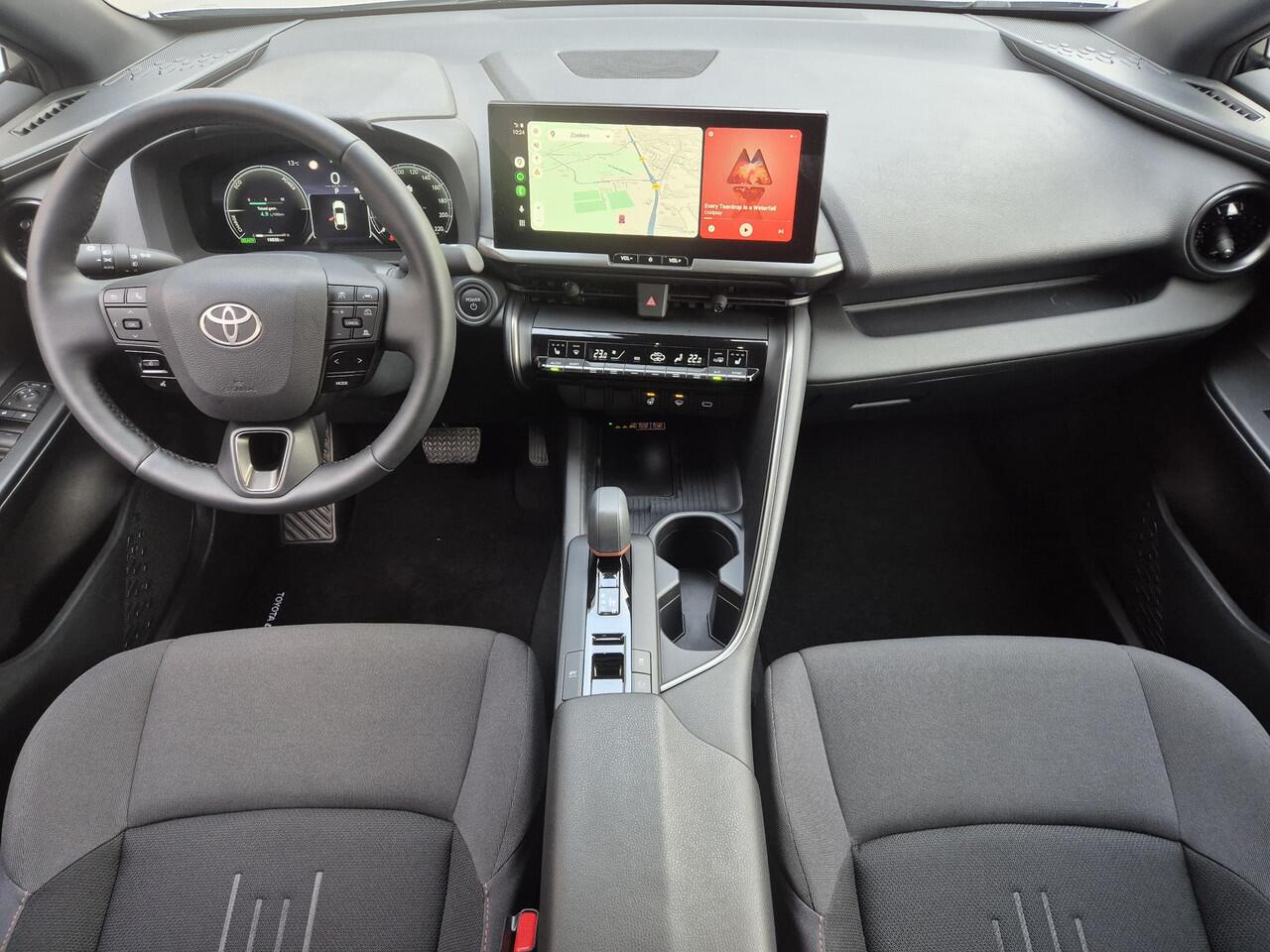 Toyota C-HR 1.8 Hybrid 140 Dynamic Automaat / Nieuw Model / Allseason banden / Stuur-, Stoel en Voorruitverwarming / Achteruitrijcamera / Elektrische achterklep / Keyless Entry/Start / Adaptief CC / Apple Carplay Android Auto / Climate control /