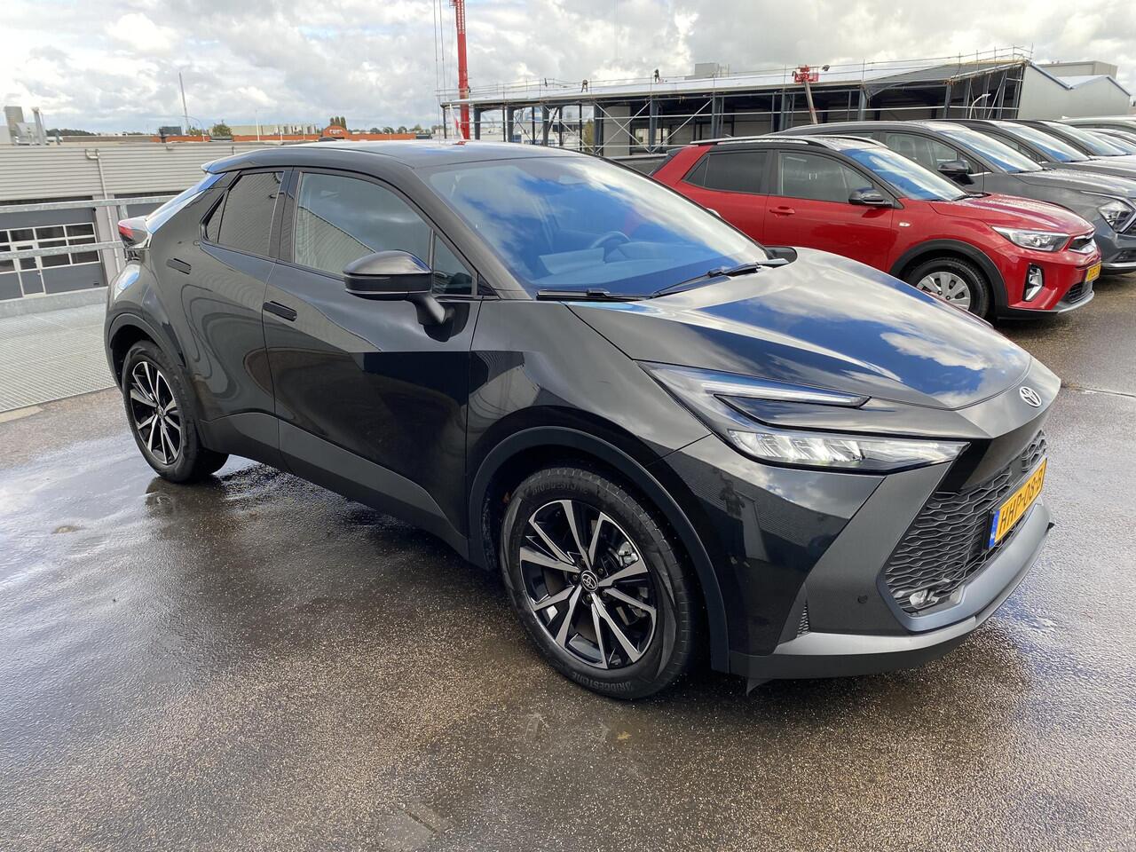 Toyota C-HR 2.0 Plug-in Hybrid 220 Dynamic Stoel- & stuurverwarming, 1e eign. navigatie Apple CarPlay/Android Auto, dodehoek detectie, parkeersensoren, adaptieve cruise control