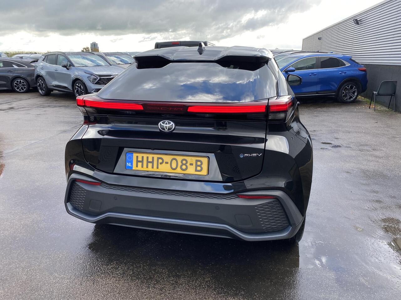 Toyota C-HR 2.0 Plug-in Hybrid 220 Dynamic Stoel- & stuurverwarming, 1e eign. navigatie Apple CarPlay/Android Auto, dodehoek detectie, parkeersensoren, adaptieve cruise control
