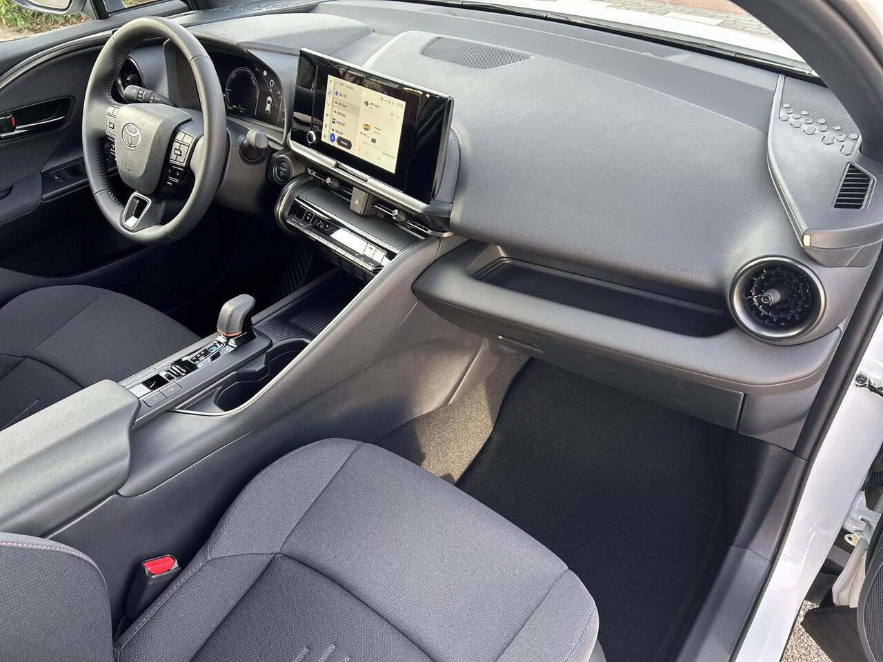 Toyota C-HR 1.8 Hybrid 140 Dynamic | Nieuwe auto | Direct uit voorraad leverbaar |