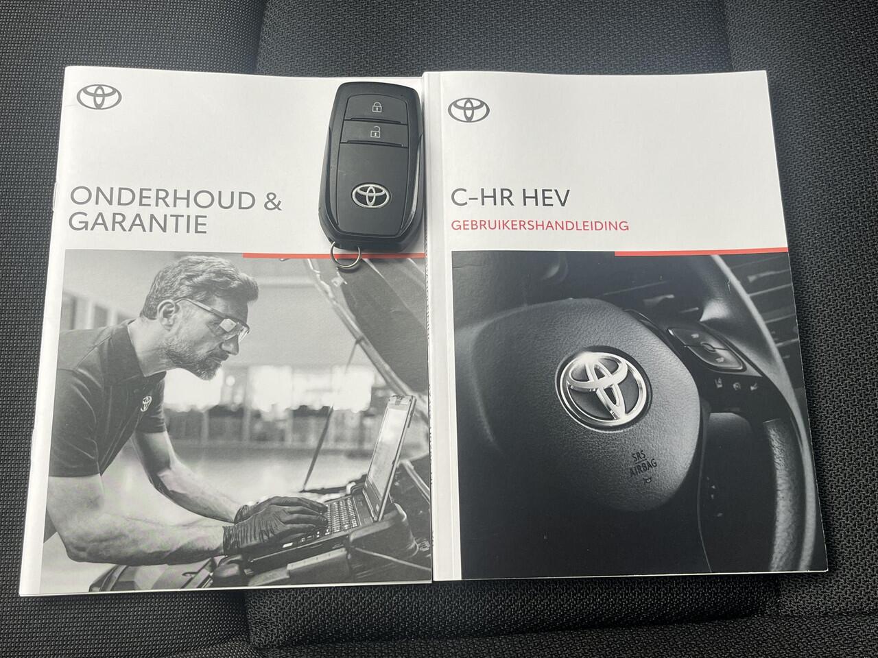 Toyota C-HR 1.8 Hybrid 140 Dynamic / tot 10 jaar Garantie* / Achteruitrijcamera / Apple Carplay & Android Auto / Navigatie full map / Adaptieve Cruise Control / Climate Control / Keyless Entry & Start / Dodehoek Detectie / All Season Banden
