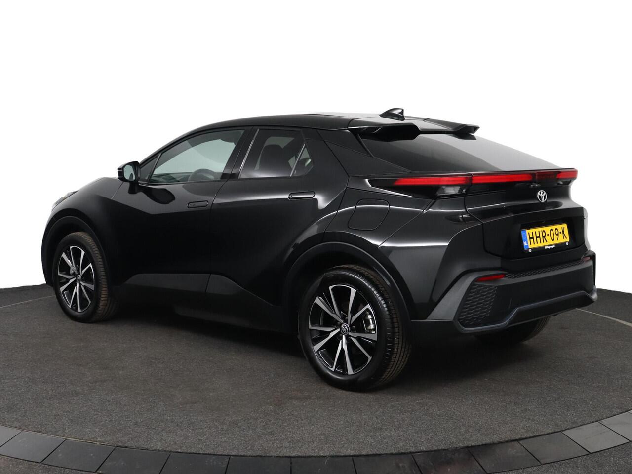 Toyota C-HR 2.0 Plug-in Hybrid 220 Dynamic | Stoel en Stuurverwarming | 65Km elektrisch bereik | Navigatie |