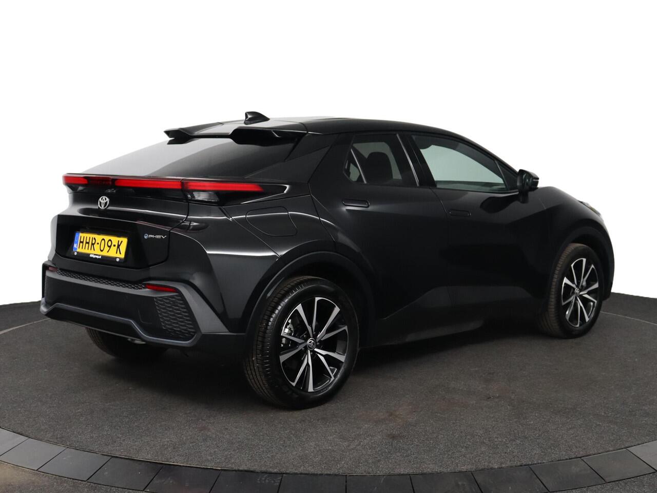 Toyota C-HR 2.0 Plug-in Hybrid 220 Dynamic | Stoel en Stuurverwarming | 65Km elektrisch bereik | Navigatie |