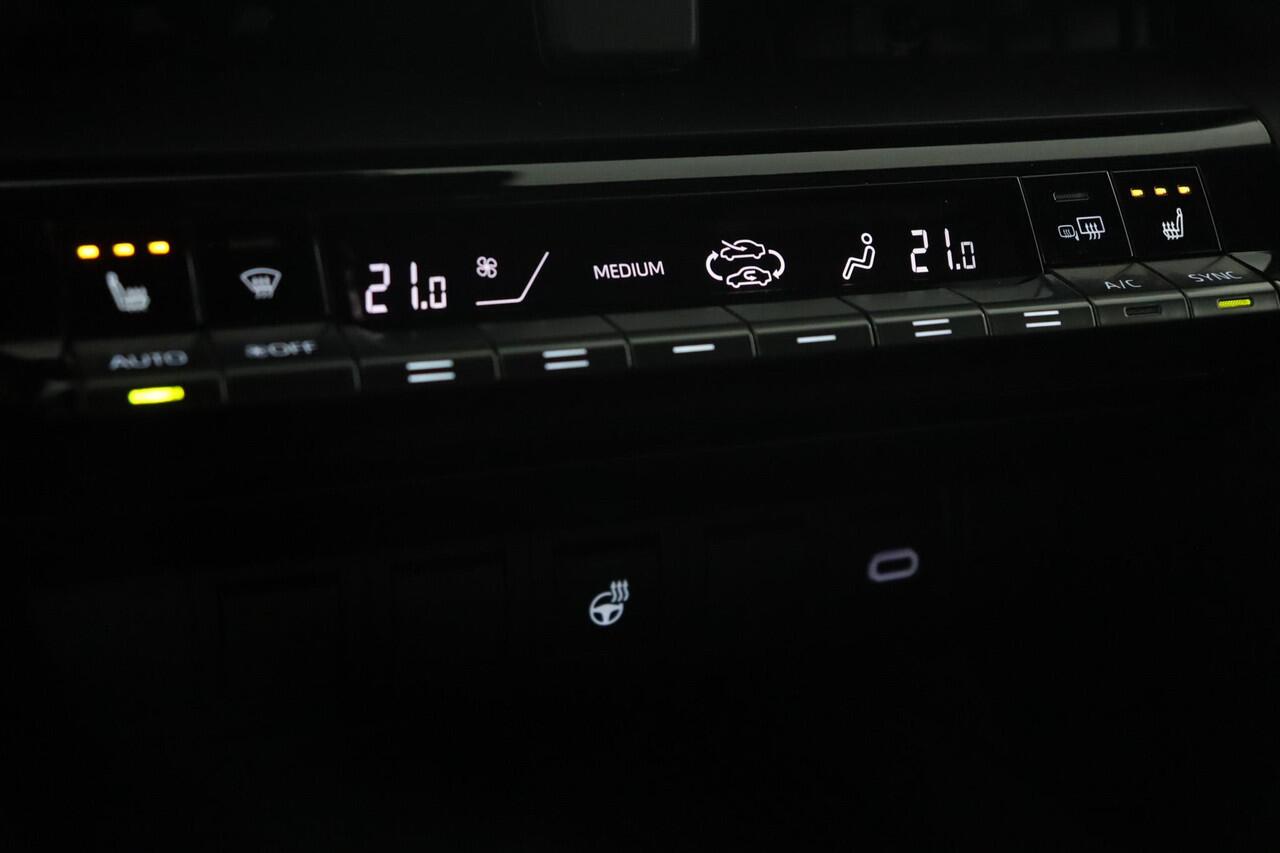 Toyota C-HR 2.0 Plug-in Hybrid 220 Dynamic | Stoel en Stuurverwarming | 65Km elektrisch bereik | Navigatie |