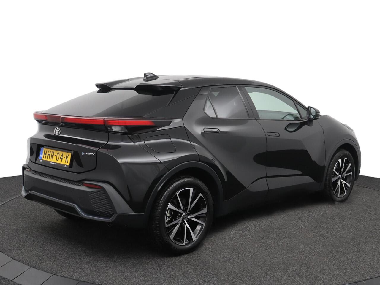 Toyota C-HR 2.0 Plug-in Hybrid 220 Dynamic | Stoelverwarming | Dode hoek detectie | Parkeersensoren en Camera |