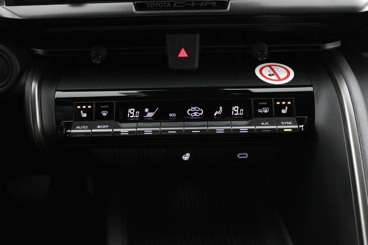 Toyota C-HR 2.0 Plug-in Hybrid 220 Dynamic | Stoelverwarming | Dode hoek detectie | Parkeersensoren en Camera |