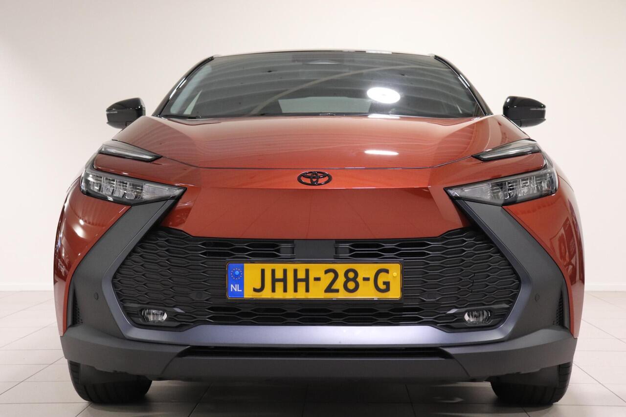 Toyota C-HR 2.0 Plug-in Hybrid 220 Dynamic, Zwarte 18" inch velgen & Logo's, Oranje Accenten en Remklauwen, Stuur & Stoelverwarming!