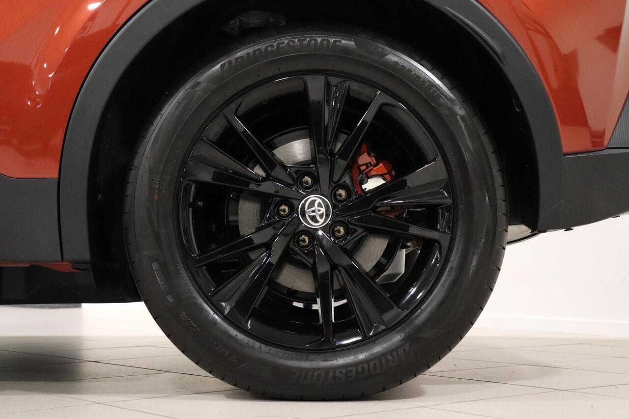 Toyota C-HR 2.0 Plug-in Hybrid 220 Dynamic, Zwarte 18" inch velgen & Logo's, Oranje Accenten en Remklauwen, Stuur & Stoelverwarming!