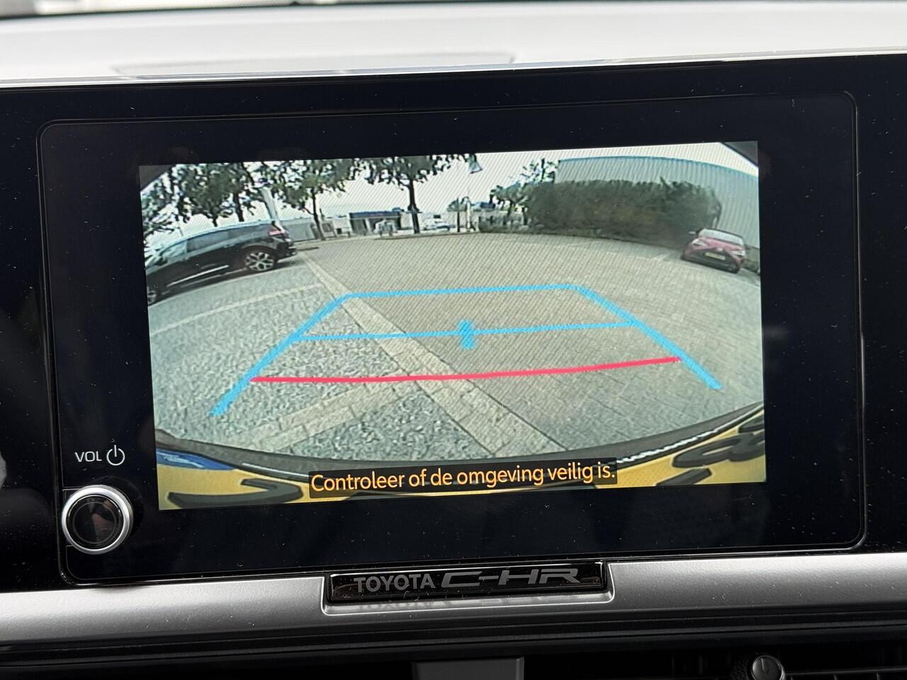 Toyota C-HR 2.0 Plug-in Hybrid 220 Dynamic **STOEL EN STUURWIELVERWARMING/ DODEHOEK DETECTIE/ PARKEERSENSOREN/ KEYLESS**