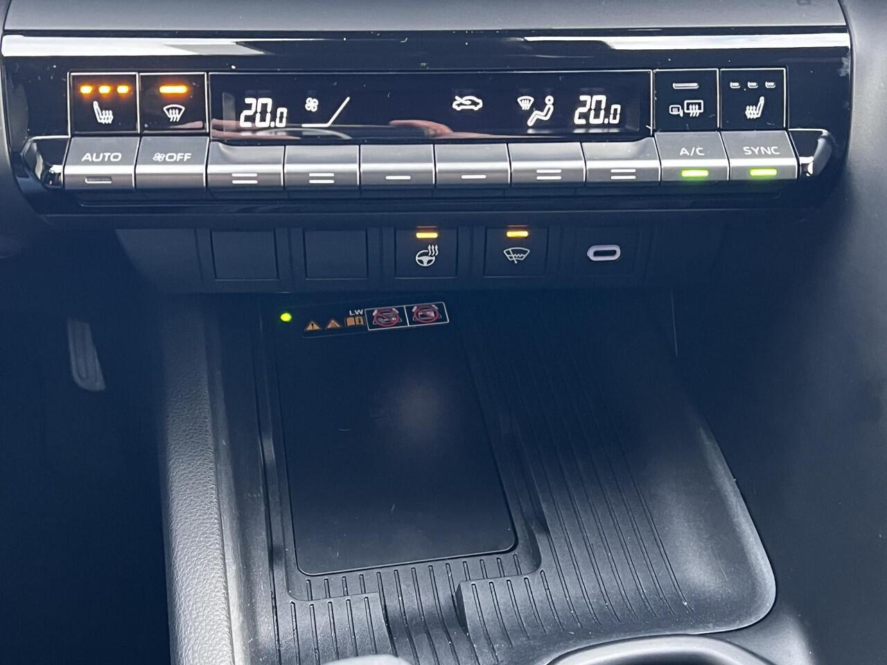 Toyota C-HR 1.8 Hybrid 140 Dynamic Automaat / Fabrieksgarantie tot 10 jaar mogelijk * / Stuur-, stoel- en voorruitverwarming / Navigatie / Camera / Climate Control / Apple Carplay/Android auto / 18" LM wielen /