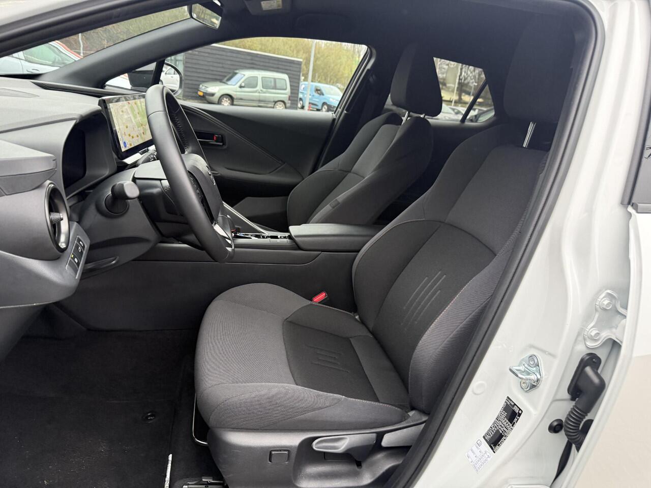 Toyota C-HR 1.8 Hybrid 140 First Edition **NAVIGATIE/ 360 CAMERA/ DODEHOEK DETECTIE/ PARKEERSENSOREN/ GARANTIE**