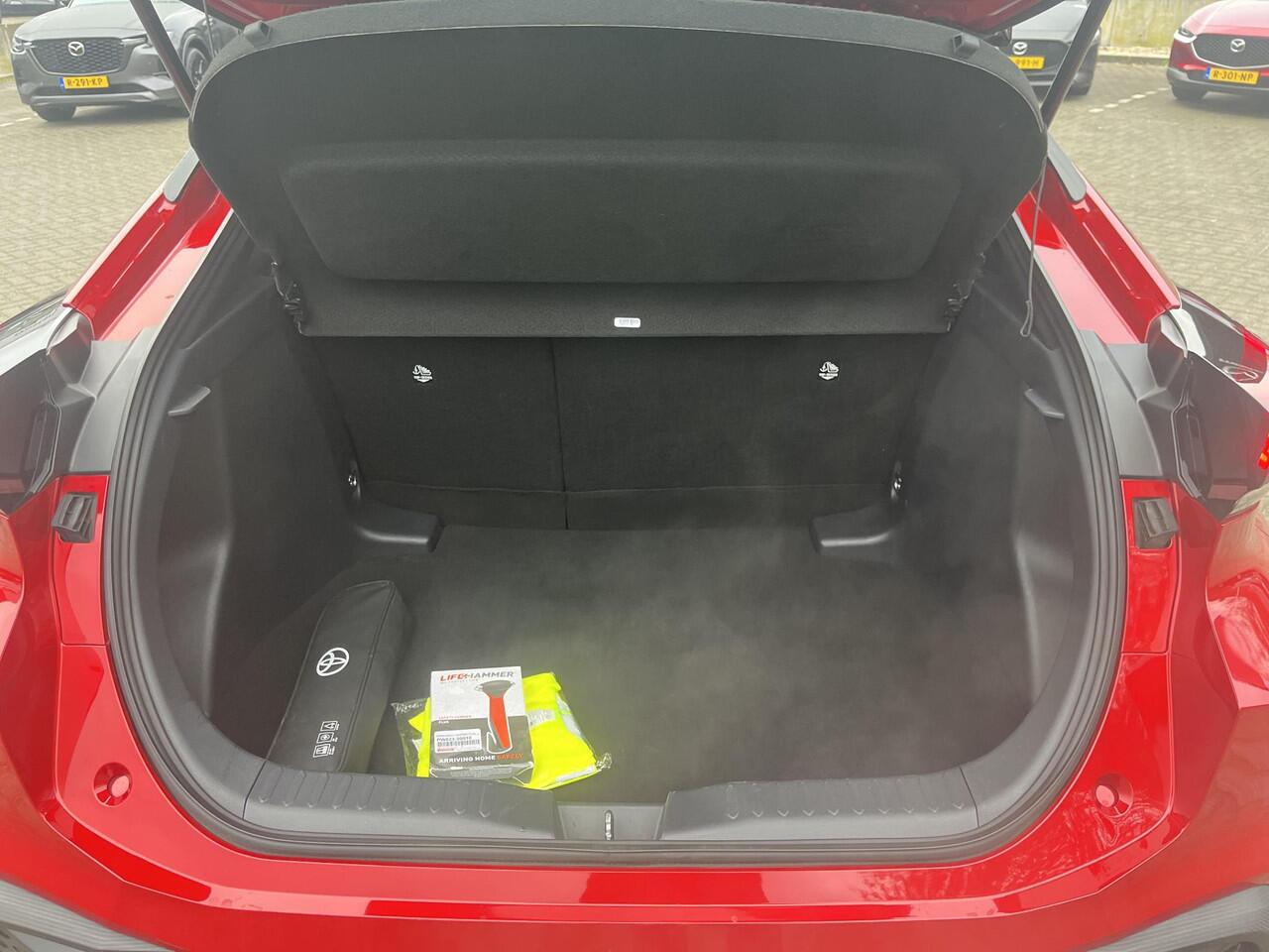 Toyota C-HR 1.8 Hybrid 140 Dynamic | Navigatie | Apple CarPlay/Android auto | Achteruitrijcamera