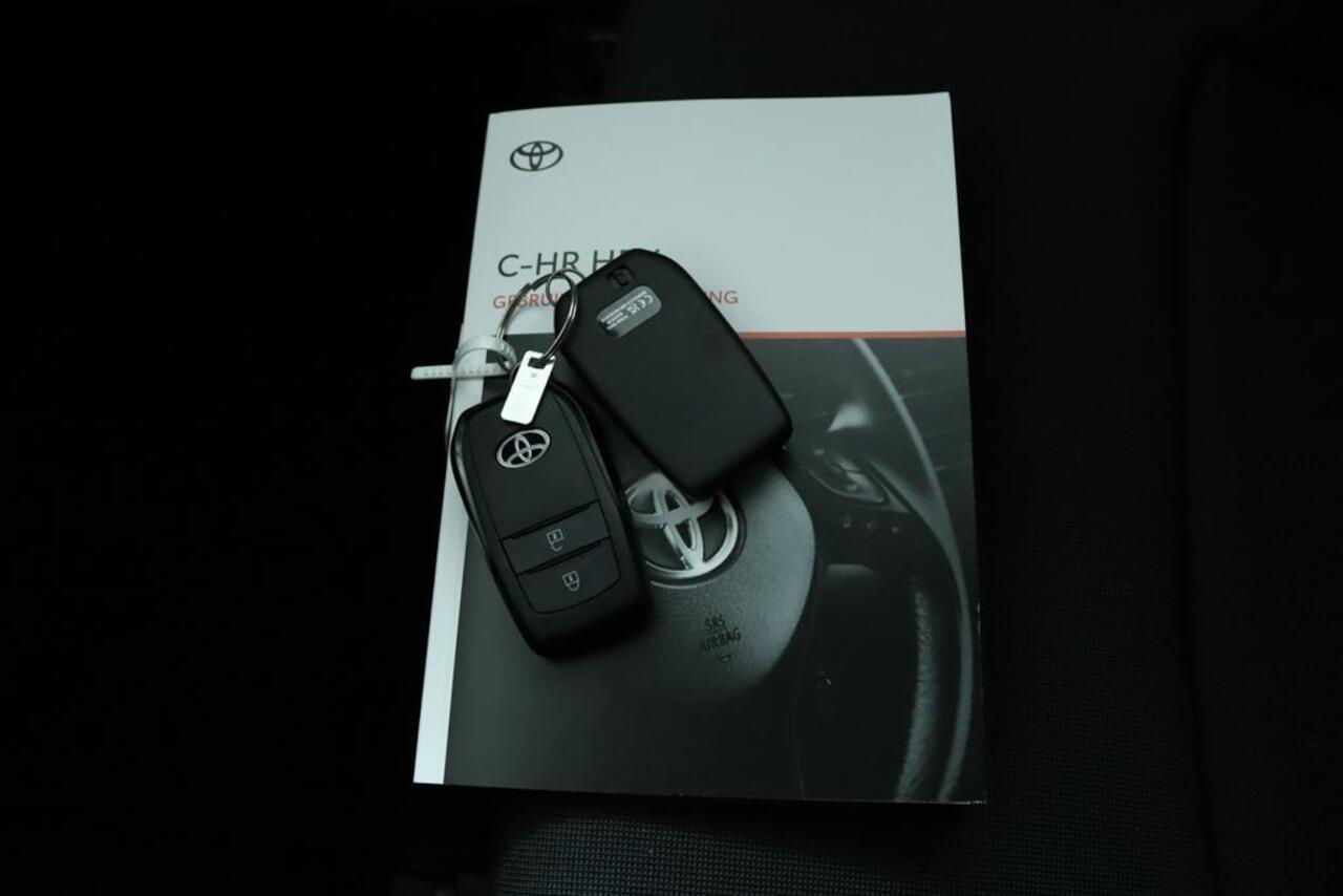 Toyota C-HR 1.8 Hybrid 140 Dynamic DEMOVOORDEEL! | Adaptive Cruise Control | Apple Carplay | Android Auto | Achteruitrijcamera | Parkeersensoren |