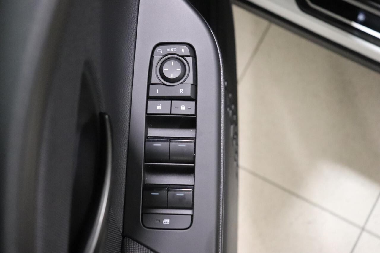 Toyota C-HR 1.8 Hybrid 140 First Edition Limited, Stoel & Stuurverwarming, Apple Carplay / Android auto, BSM, Navi!