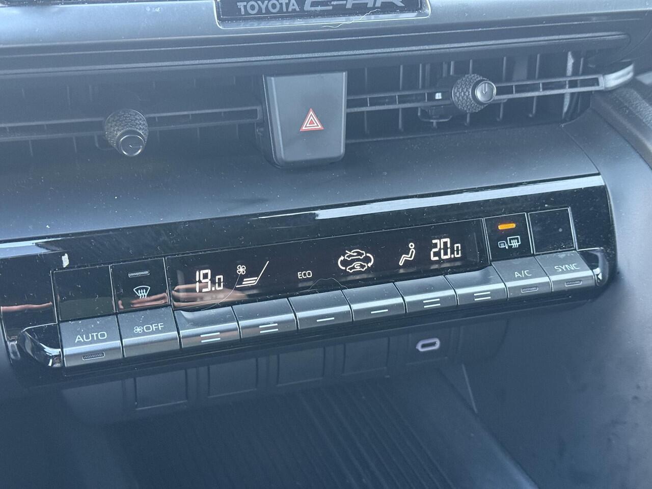 Toyota C-HR 1.8 Hybrid 140 Dynamic **DODEHOEK DETECTIE/ KEYLESS/ PARKERSENSOREN/ GARANTIE**