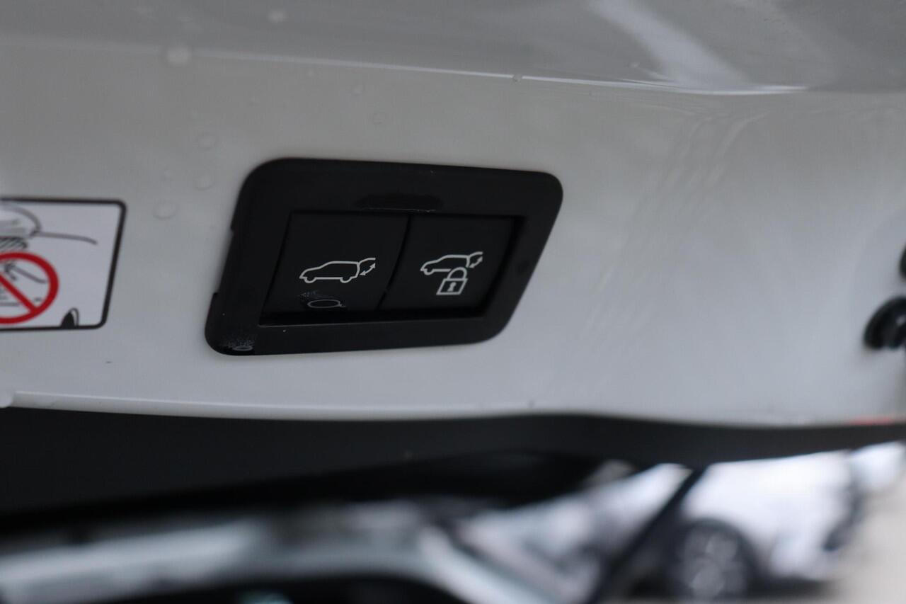 Toyota C-HR 1.8 Hybrid 140 First Edition Limited, BSM, Stoel / Stuurverwarming, Apple Carplay / Android auto, Elek. Achterklep.