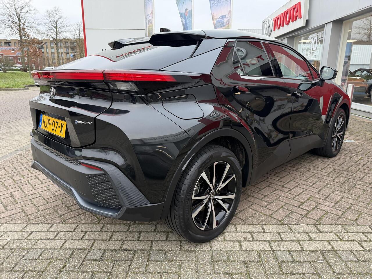 Toyota C-HR 2.0 Plug-in Hybrid 220 Dynamic