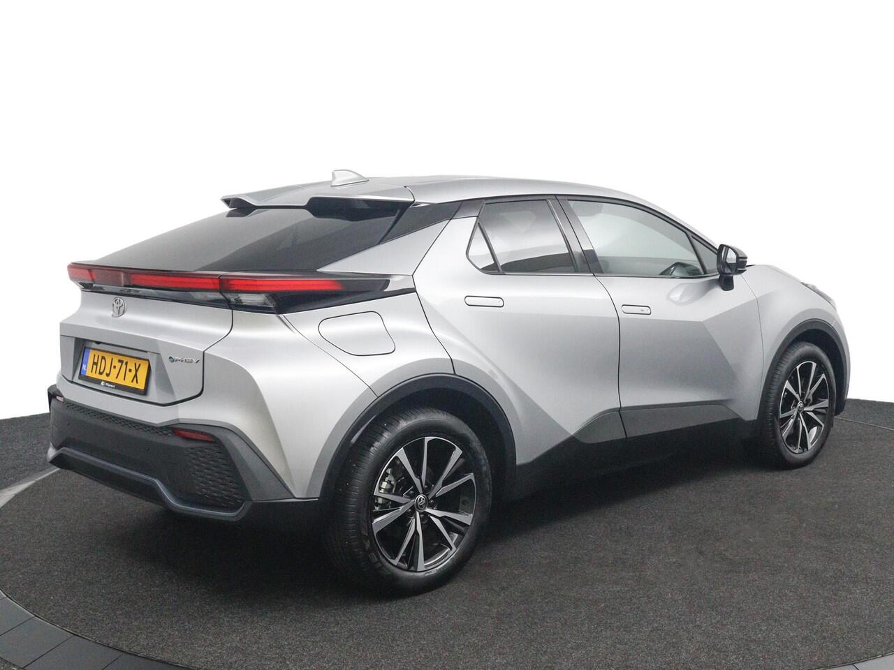 Toyota C-HR 2.0 Plug-in Hybrid 220 Dynamic | Stoelverwarming | Led Verlichting | Plug- in Hybride |