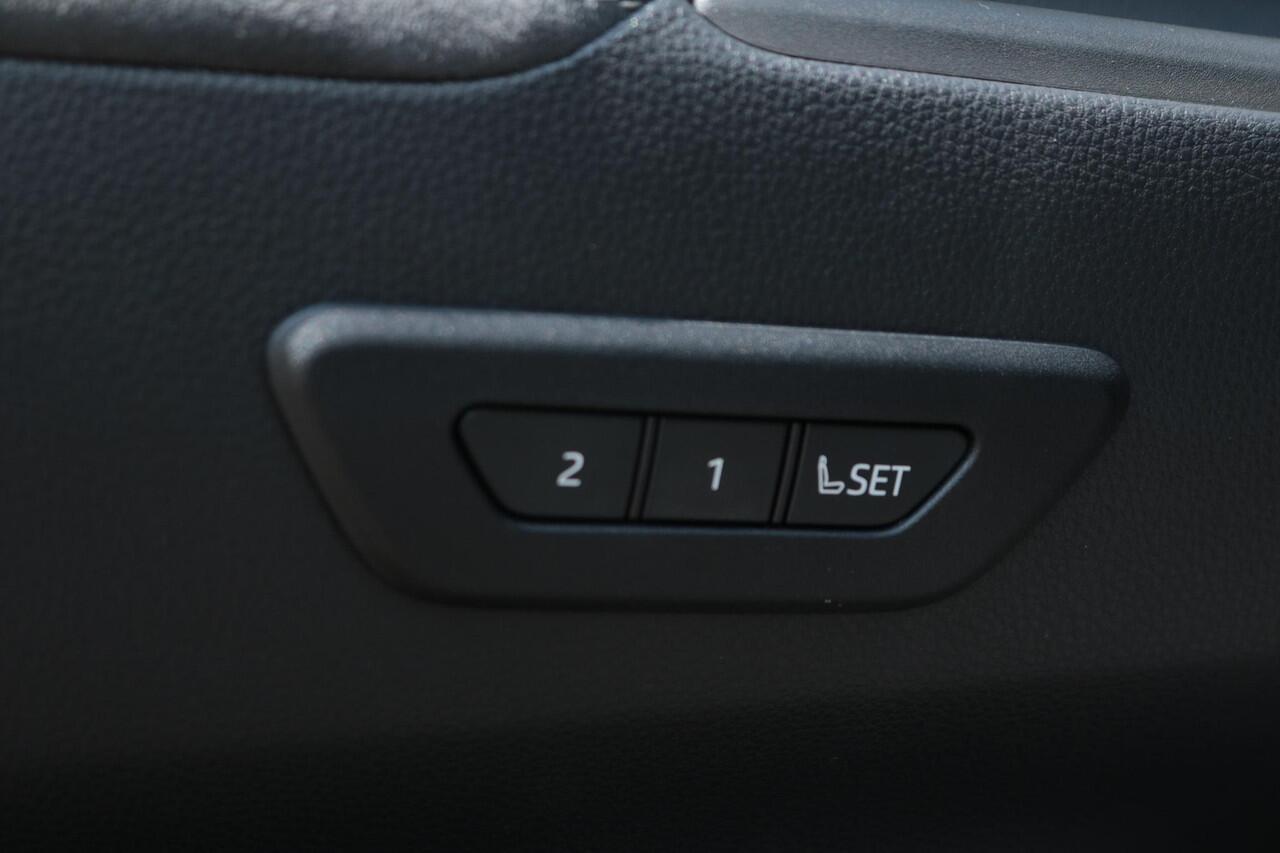 Toyota C-HR 2.0 Plug-in Hybrid 220 Executive, Premium Pack, Pano, BSM, JBL, Sensoren, Apple Carplay/Android Auto Draadloos!