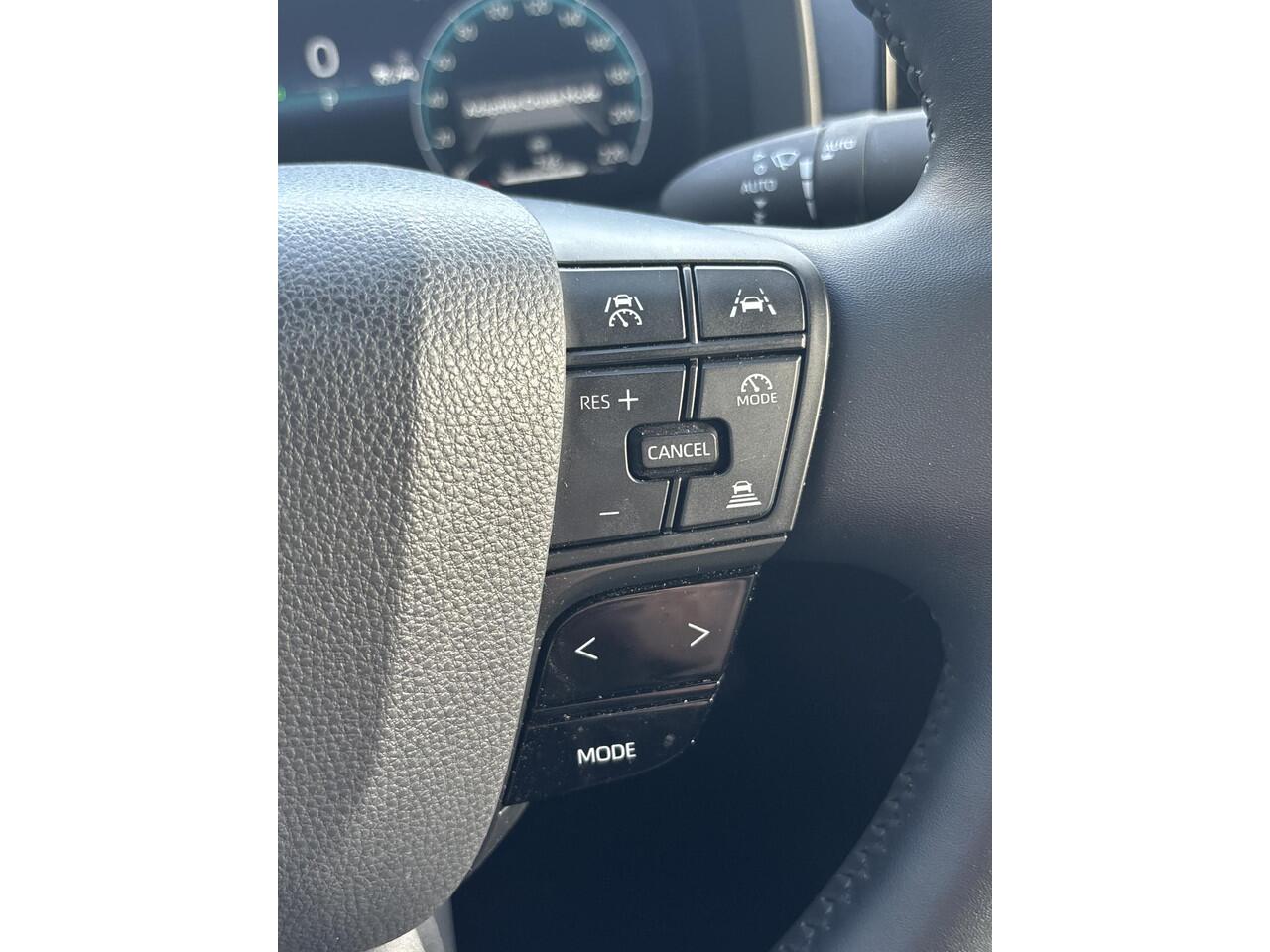 Toyota C-HR 2.0 Plug-in Hybrid 220 Dynamic | LM Velgen | Navigatie | Virtual Cockpit