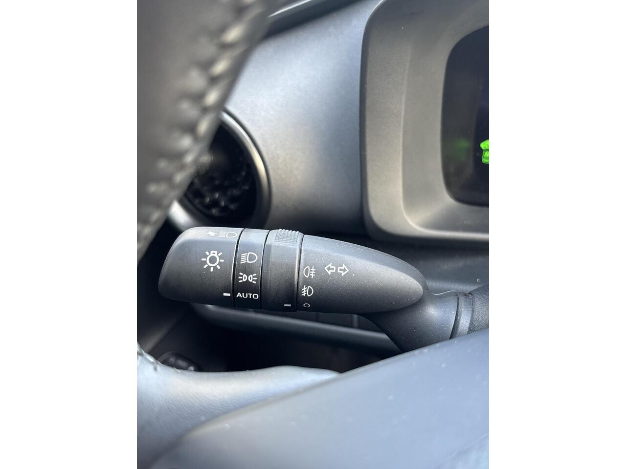 Toyota C-HR 2.0 Plug-in Hybrid 220 Dynamic | LM Velgen | Navigatie | Virtual Cockpit