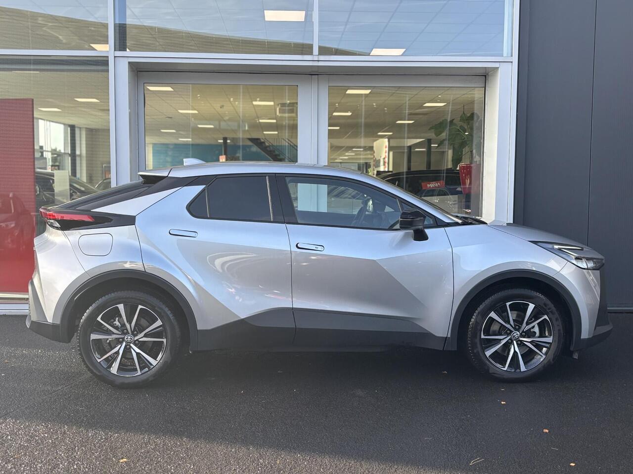 Toyota C-HR 2.0 Plug-in Hybrid 220 Dynamic | LM Velgen | Navigatie | Virtual Cockpit