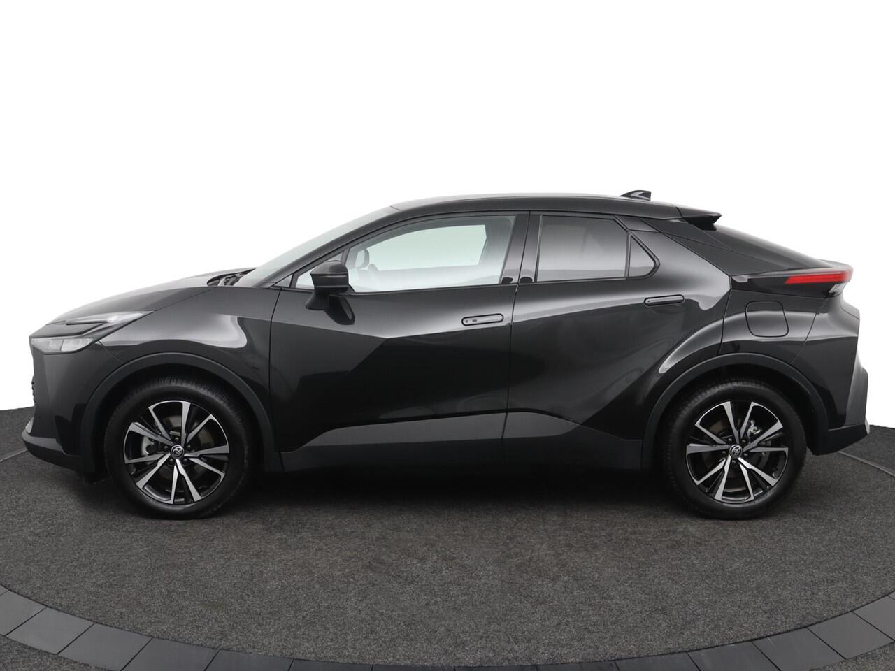 Toyota C-HR 2.0 Plug-in Hybrid 220 Dynamic | Stoelverwarming | Dode hoek detectie | Parkeersensoren en Camera |