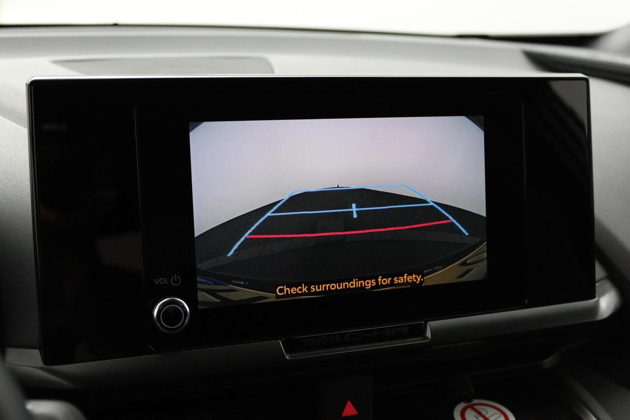 Toyota C-HR 2.0 Plug-in Hybrid 220 Dynamic | Stoelverwarming | Dode hoek detectie | Parkeersensoren en Camera |