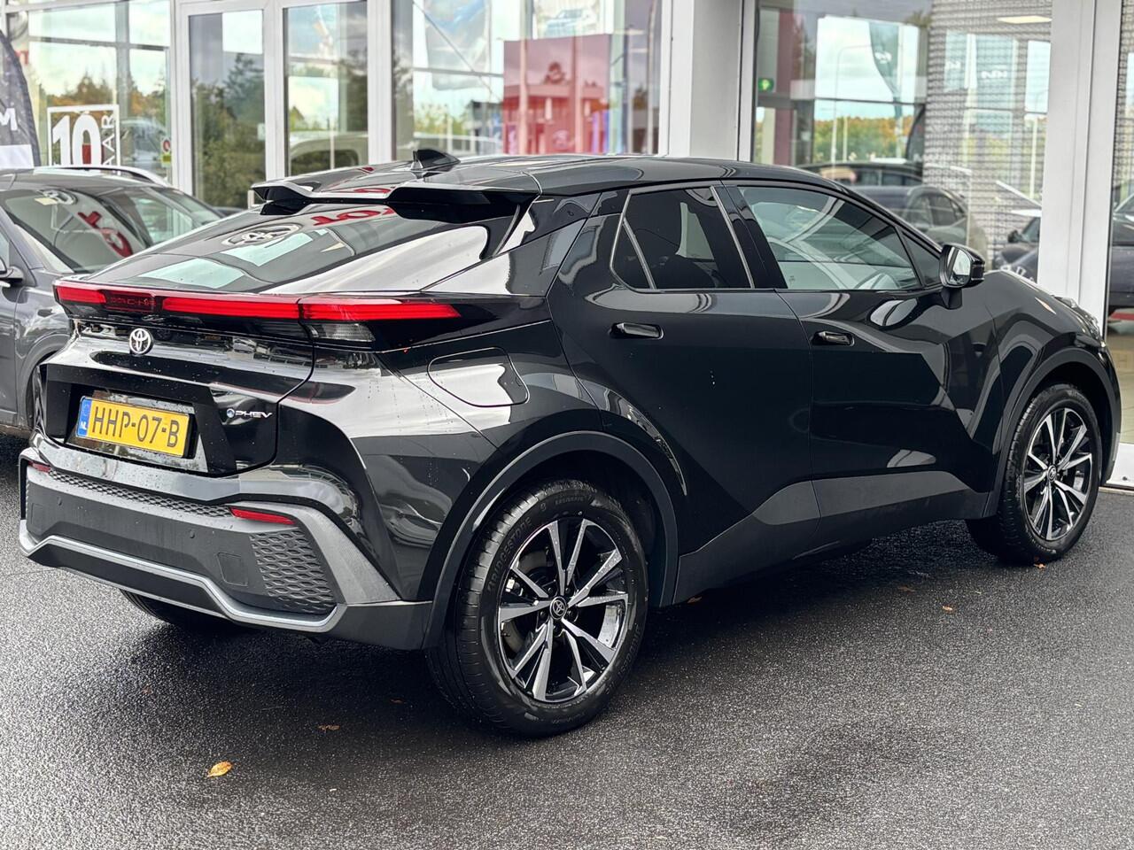 Toyota C-HR 2.0 Plug-in Hybrid 220 Dynamic | LM Velgen | Achteruitrijcamera | Lane Assist