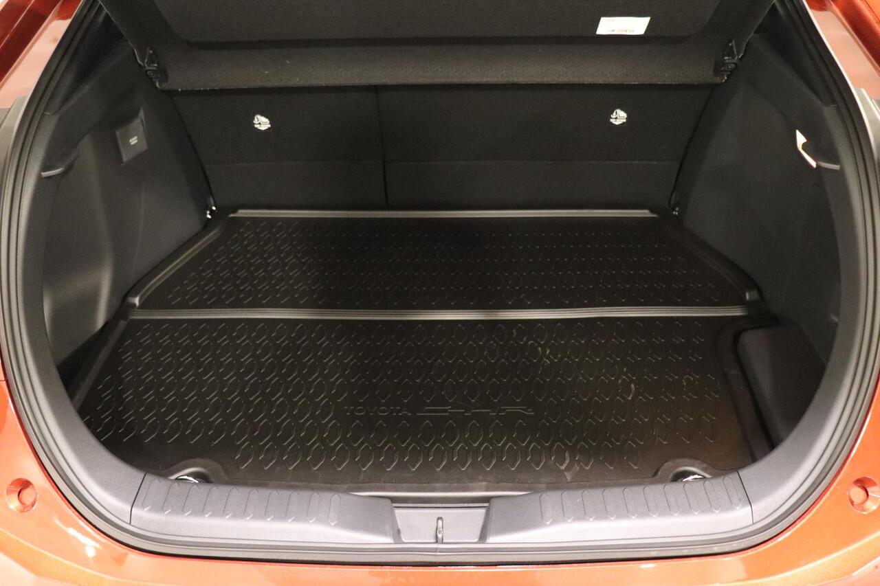 Toyota C-HR 2.0 Plug-in Hybrid 220 Dynamic, Zwarte 18" inch velgen & Logo's, Oranje Accenten en Remklauwen, Stuur & Stoelverwarming!