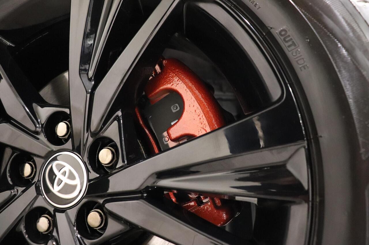 Toyota C-HR 2.0 Plug-in Hybrid 220 Dynamic, Zwarte 18" inch velgen & Logo's, Oranje Accenten en Remklauwen, Stuur & Stoelverwarming!